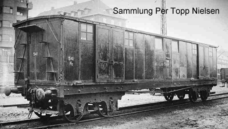 Ehem. SJS Postwagen mit Drehgestellen, Baujahr 1854, rekonstruiert als Museumswagen; Foto: um 1940, Sammlung Per Topp Nielsen